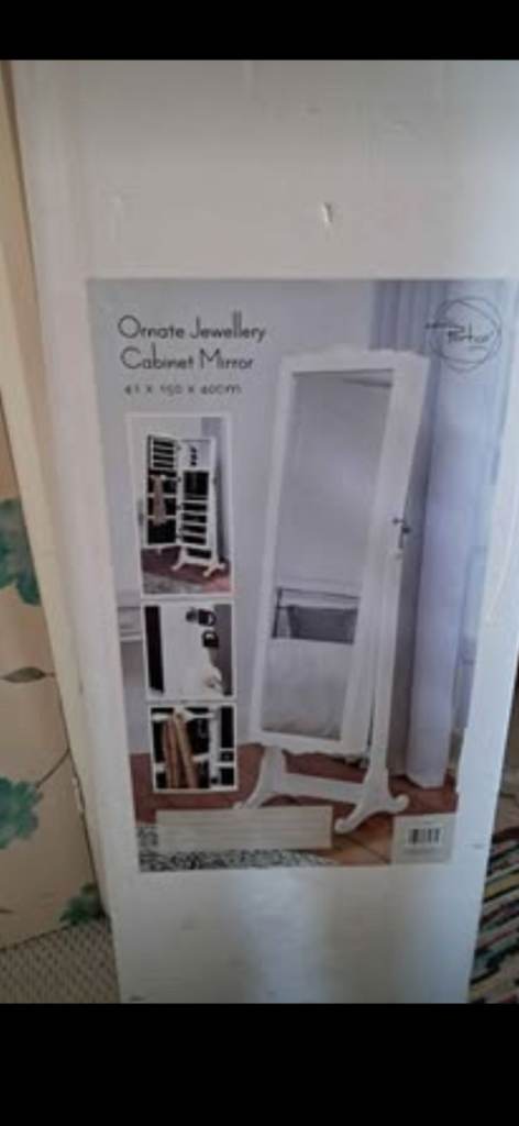 NEW Jewelrey storage mirror