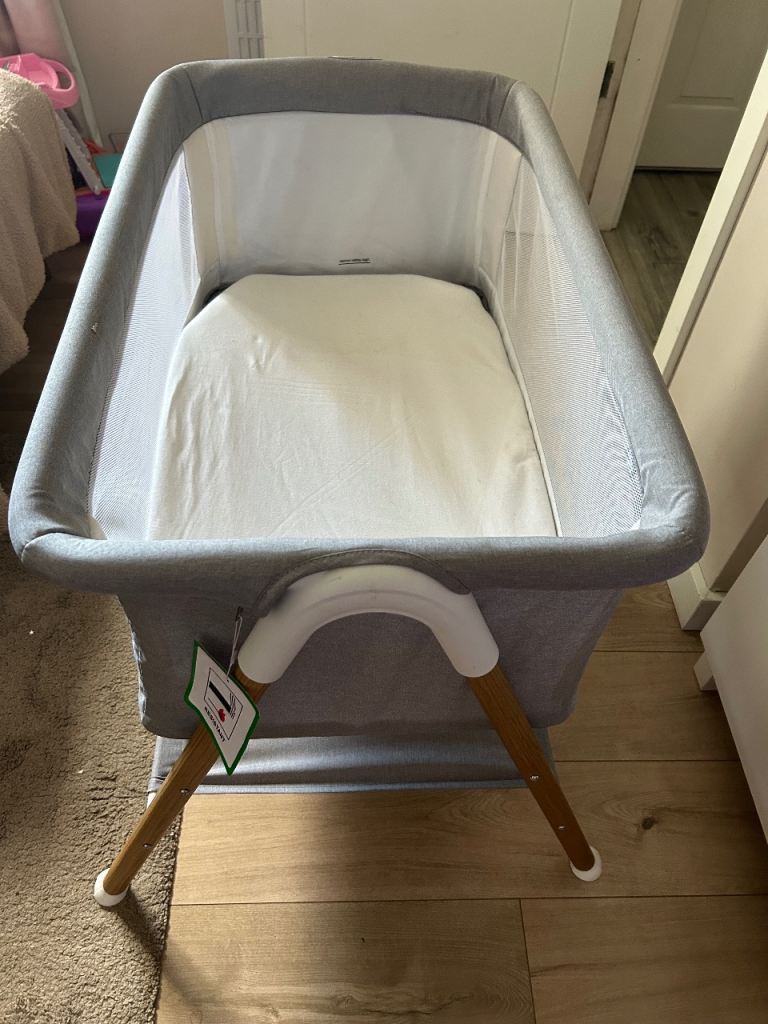 Baby cot excellent condition 