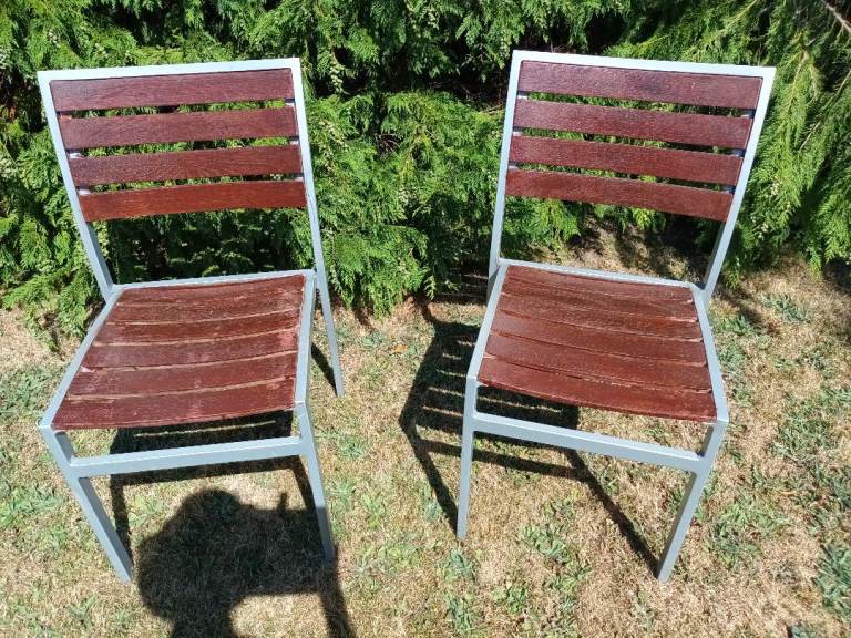 2 Garden Chairs