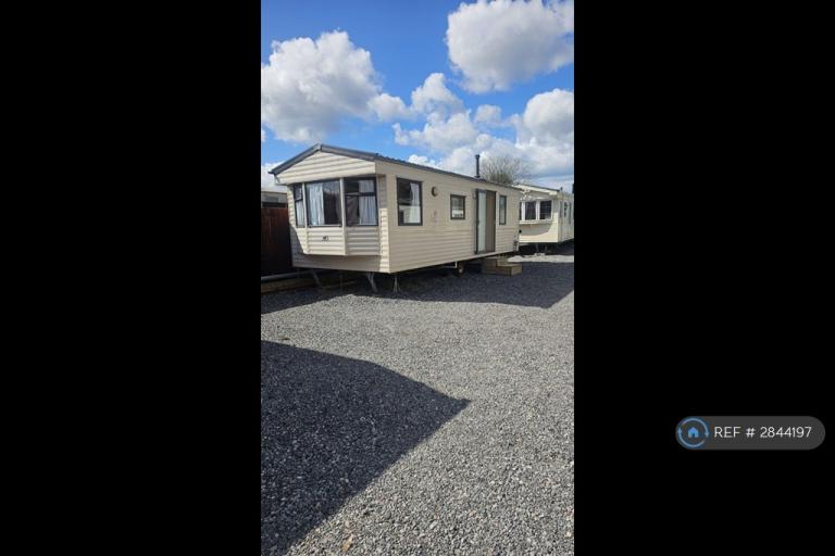 2 bedroom house in Plaistow Road, Godalming, GU8 (2 bed) (#2844197)