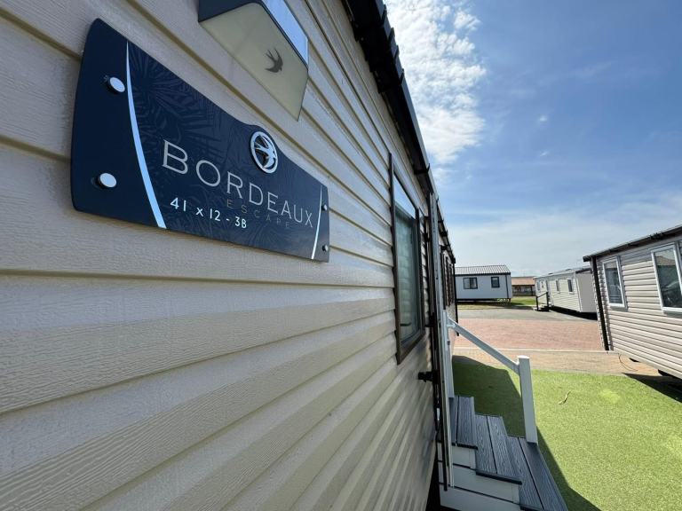 Swift Bordeaux escape 