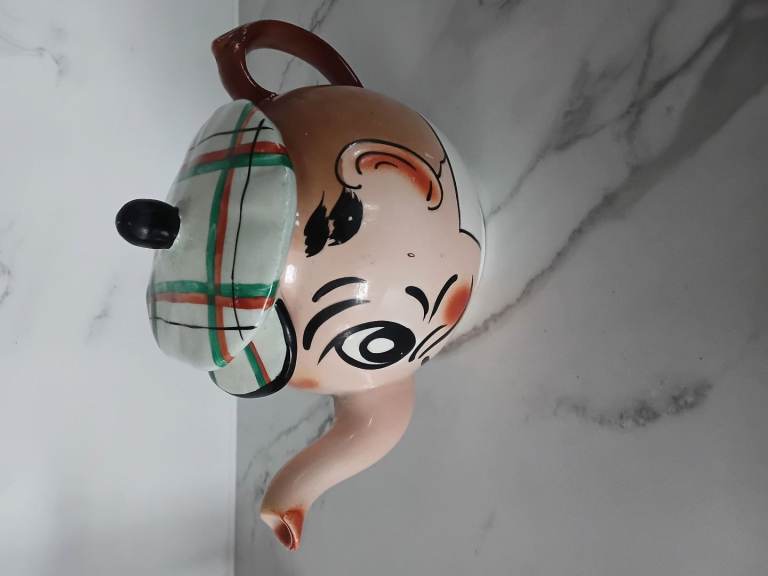 Andy cap tea pot