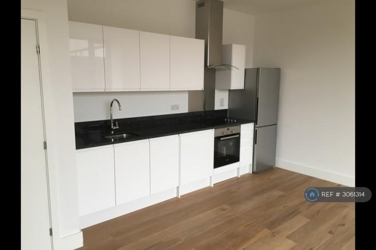1 bedroom flat in Cornwall House, Slough, SL1 (1 bed) (#3061314)