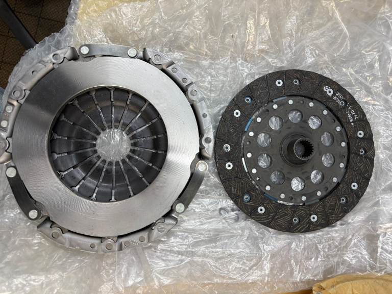 New Genuine LUK 2-Piece Clutch Kit – 623341333
