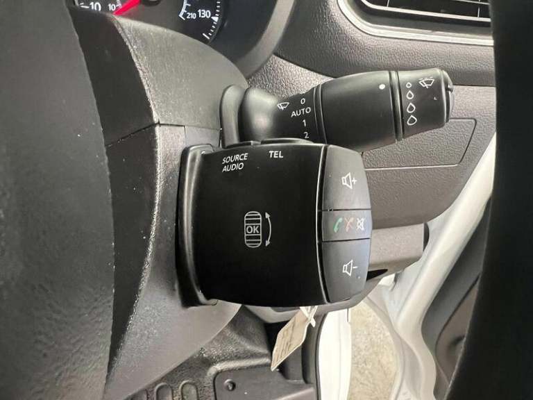 2023 Renault Master LM35dCi 135 Business+ Medium Roof Van PANEL VAN DIESEL Manual