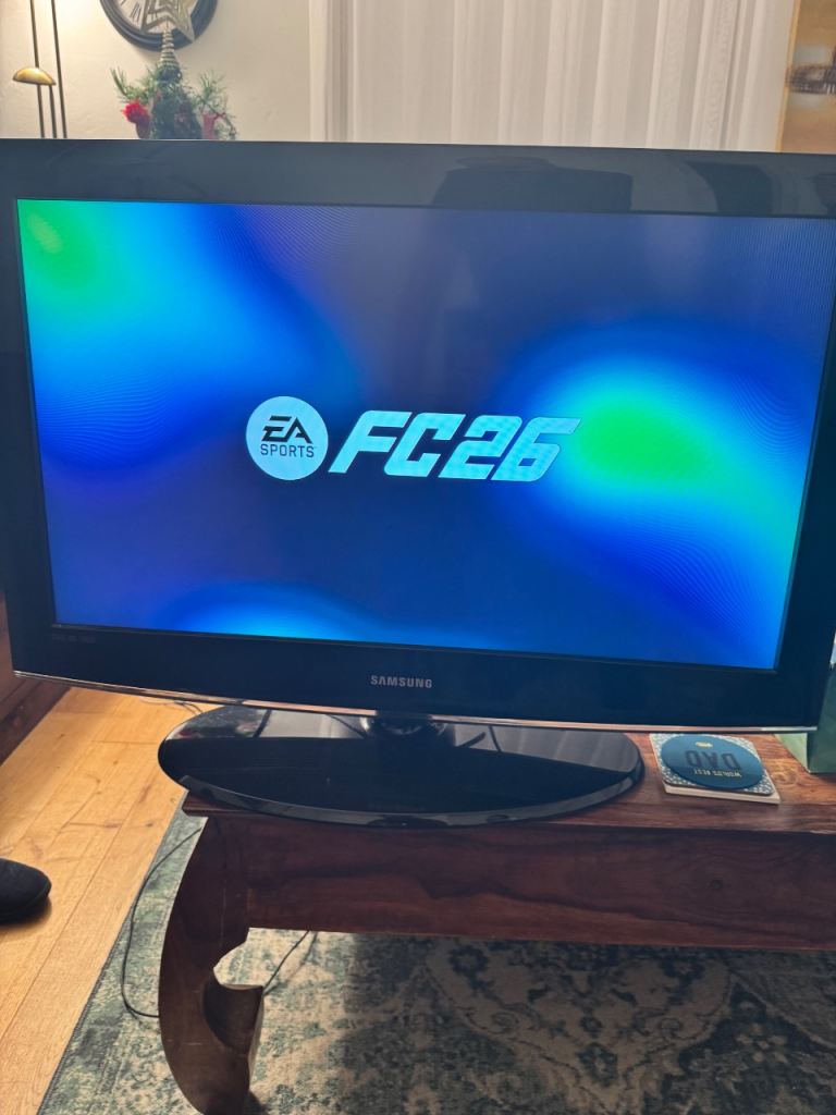 Samsung TV 32 inch ( not smart)