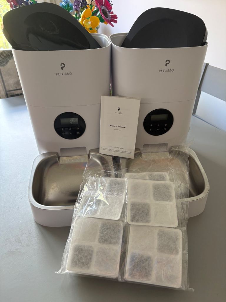 Petlibro Automatic Cat/small pet feeders x2 Filters x 14