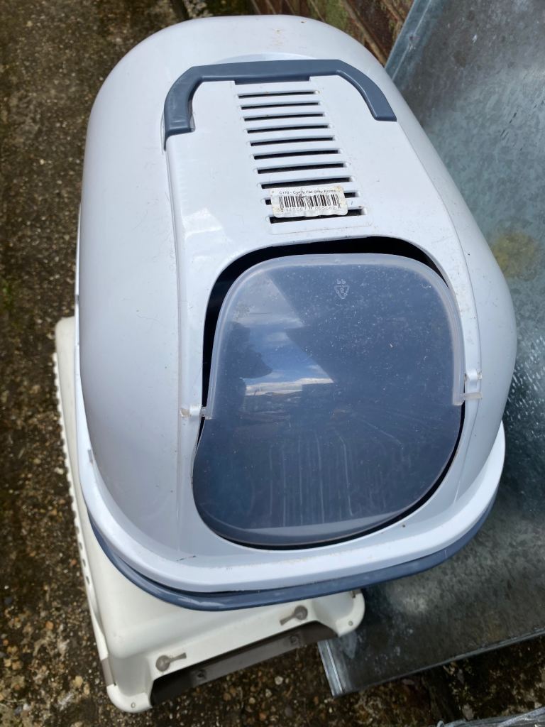 New litter box with lid
