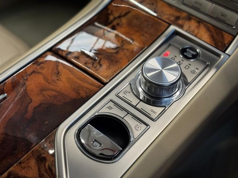 2010 Jaguar XF 3.0d V6 Premium Luxury 4dr Auto SALOON DIESEL Automatic