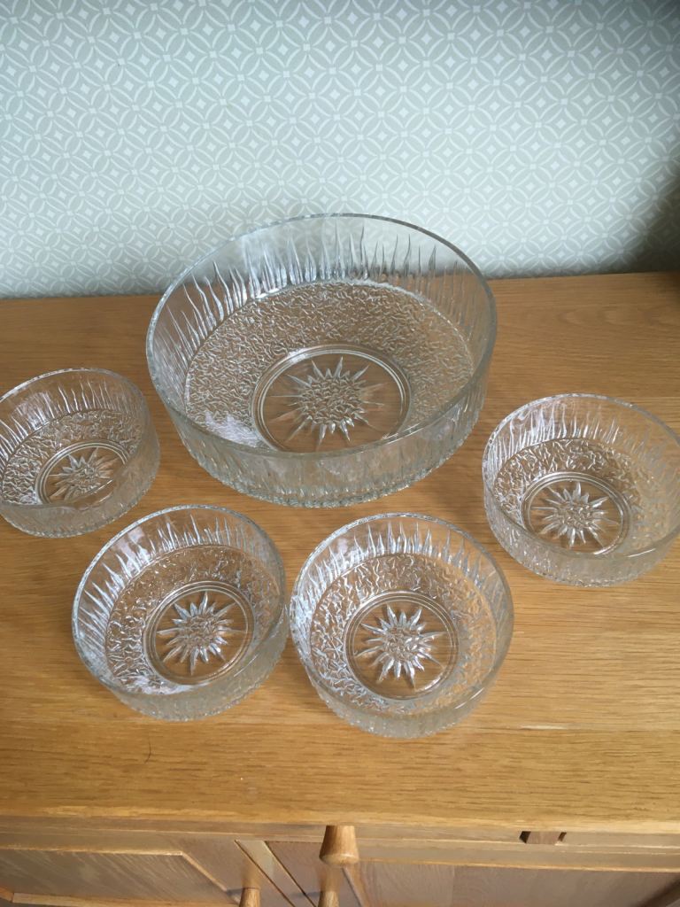 Set of bowls 
