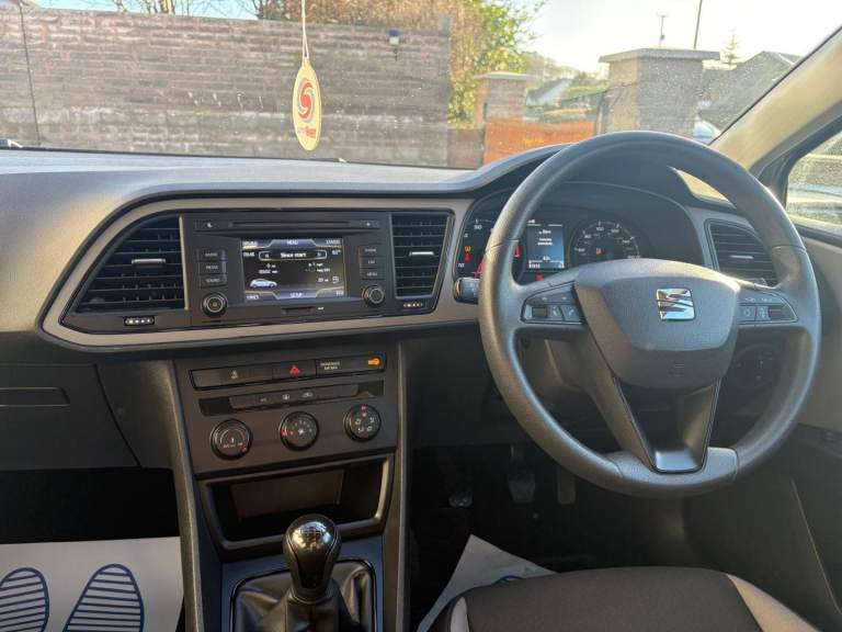 Seat Leon 1.2l 2013 ( Corsa Clio A3 golf )