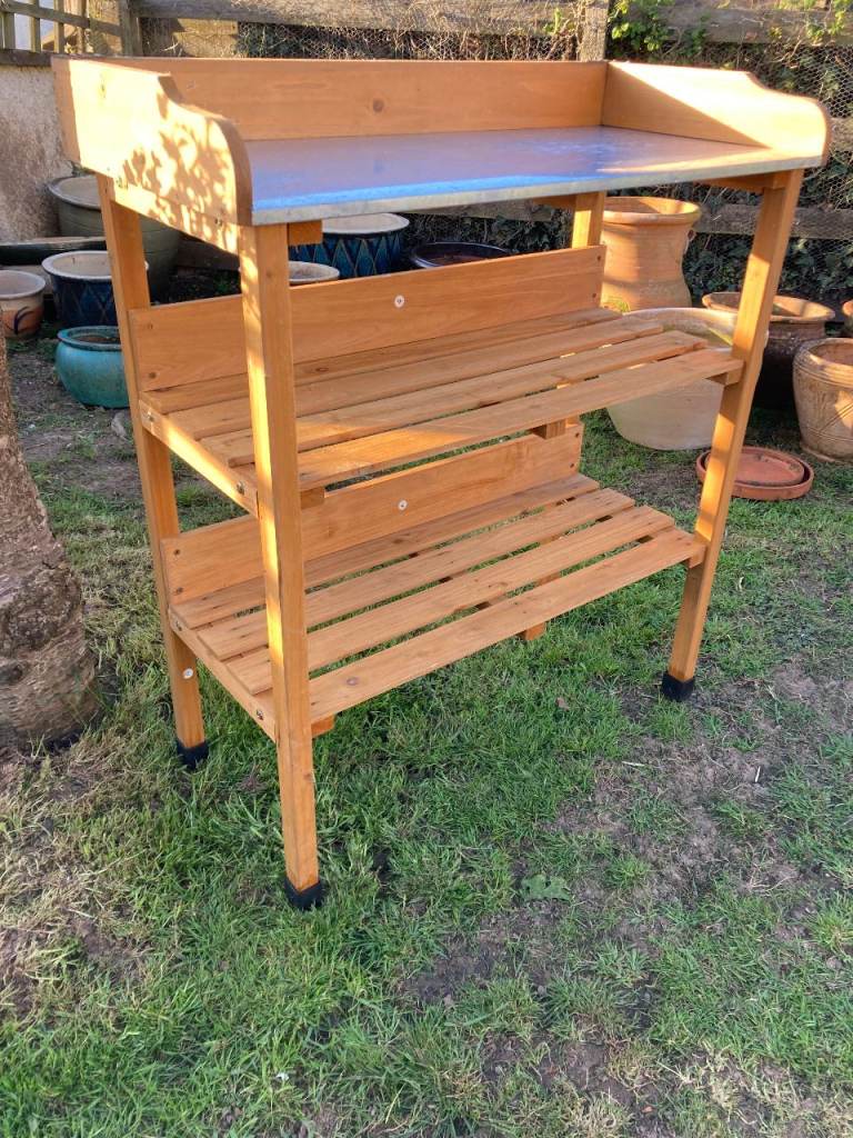 Potting table, like new, 78cm x 38cm x 92cm high.
