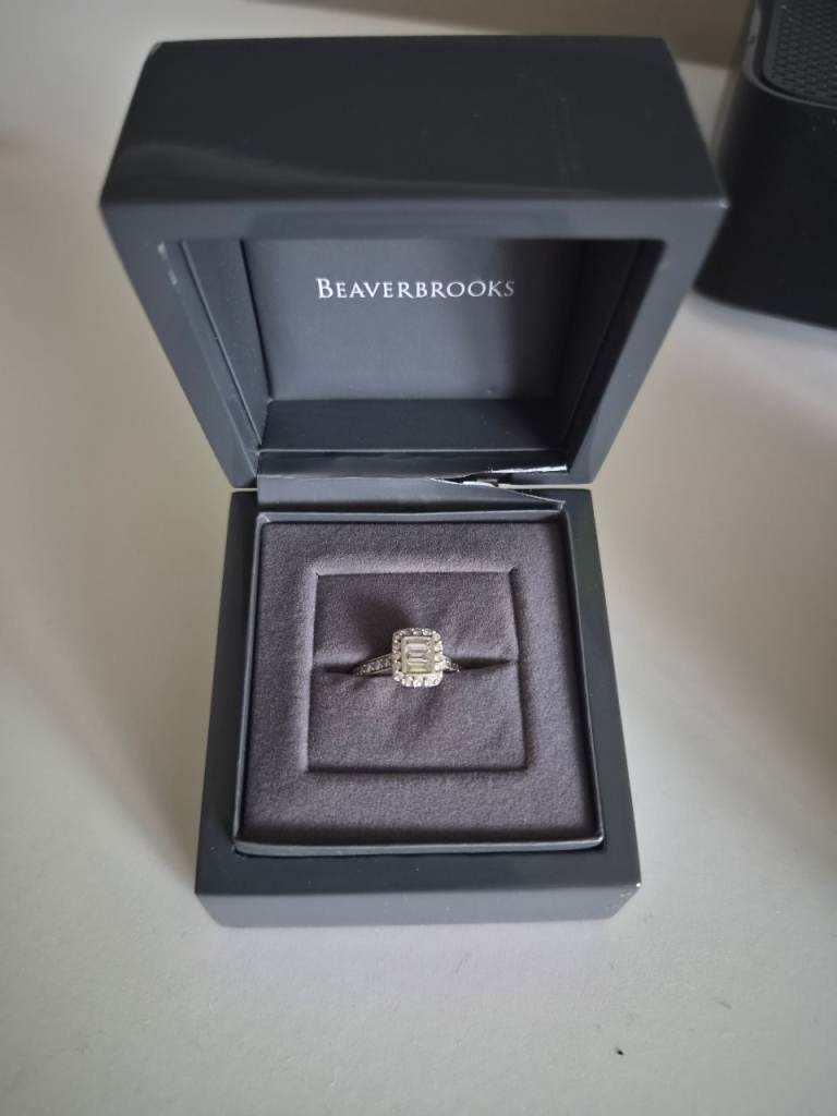 18ct white gold 0.53 diamond cluster halo ring