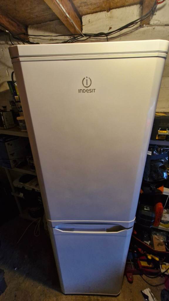 image for Fridger Freezer Indesit