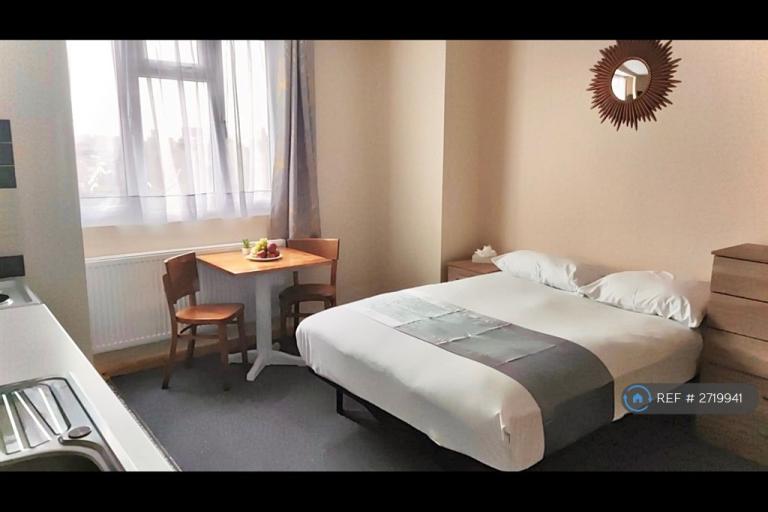 Studio flat in Hornsey Crouch End, London, N8 (#2719941)