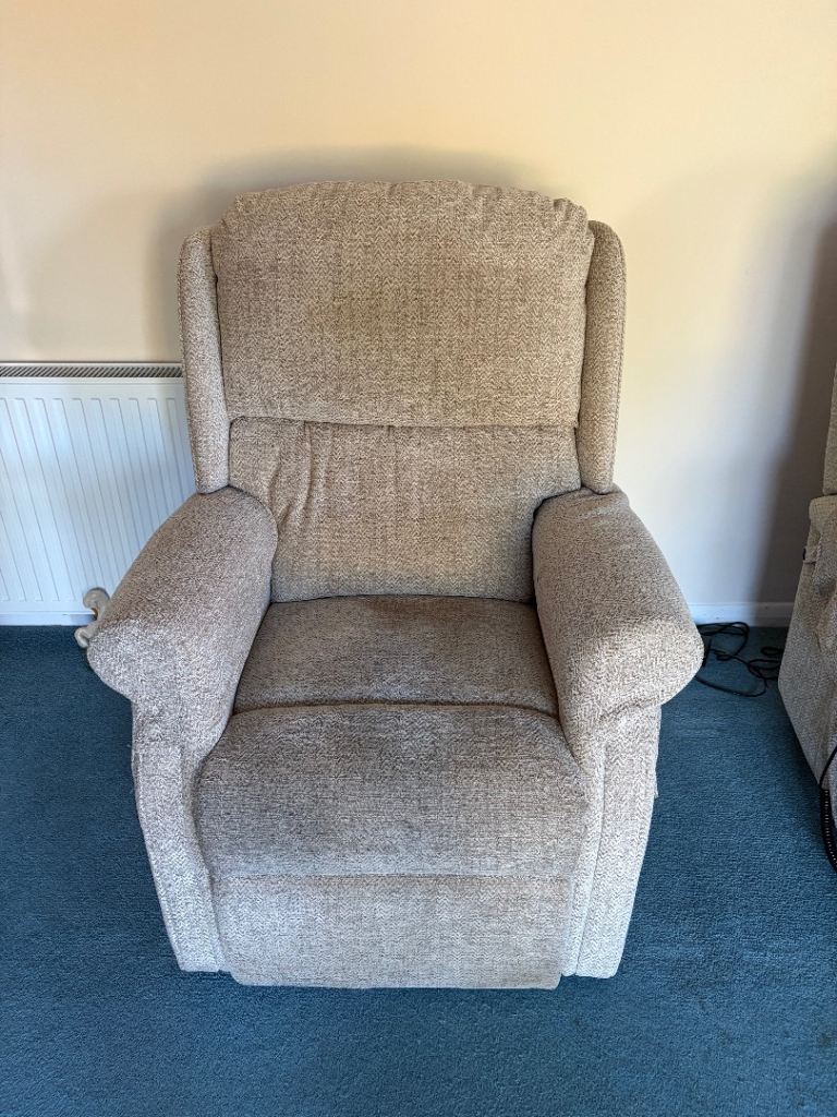 HSL Burrows Riser Recliner Chair with Dual R &R