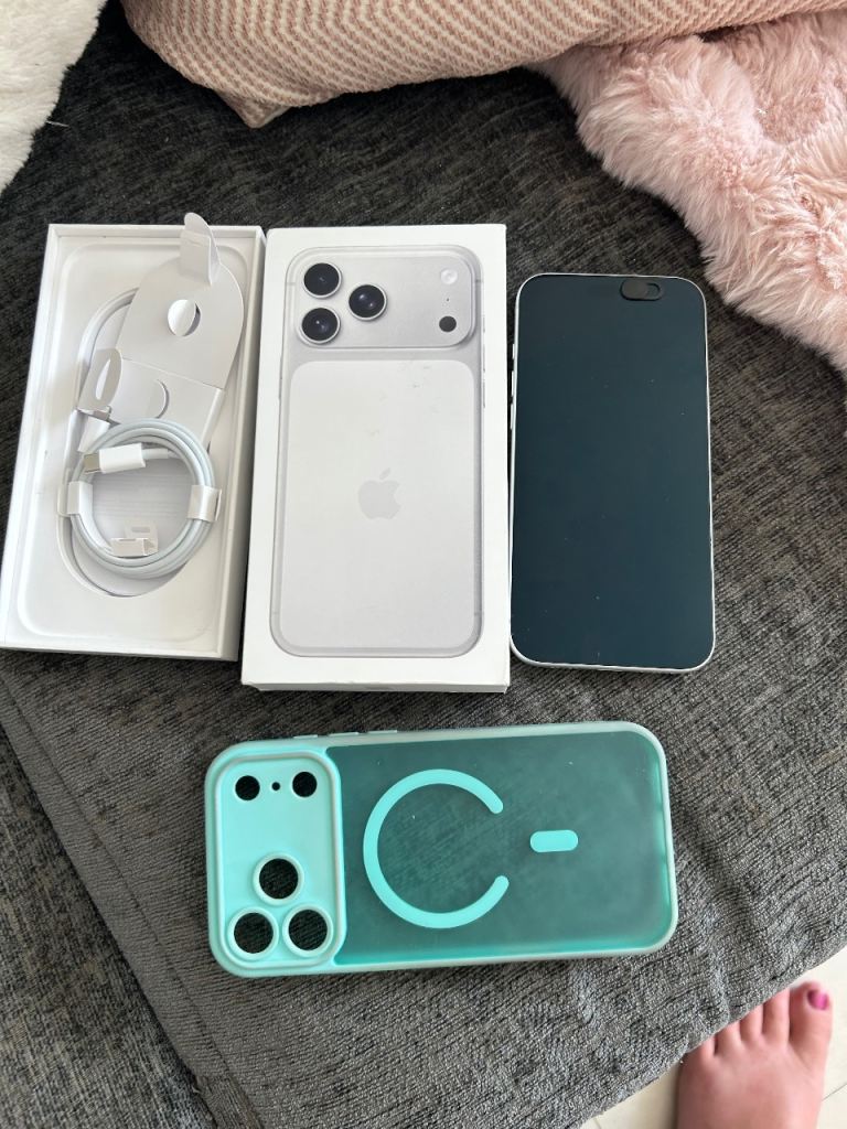 Apple iPhone 17 Pro Max 256GB - white, Boxed as new unlocked.