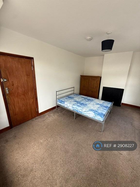 6 bedroom house in Lower Priory St, Northampton, NN1 (6 bed) (#2908227)