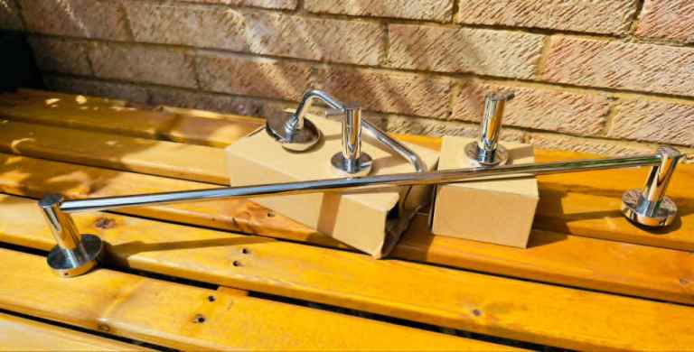 CHROME BATHROOM ACCESSORIES