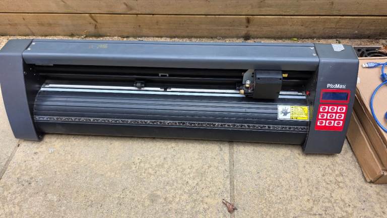 PixMax Vinyl Cutter Plotter 720mm – Good Condition with Stand