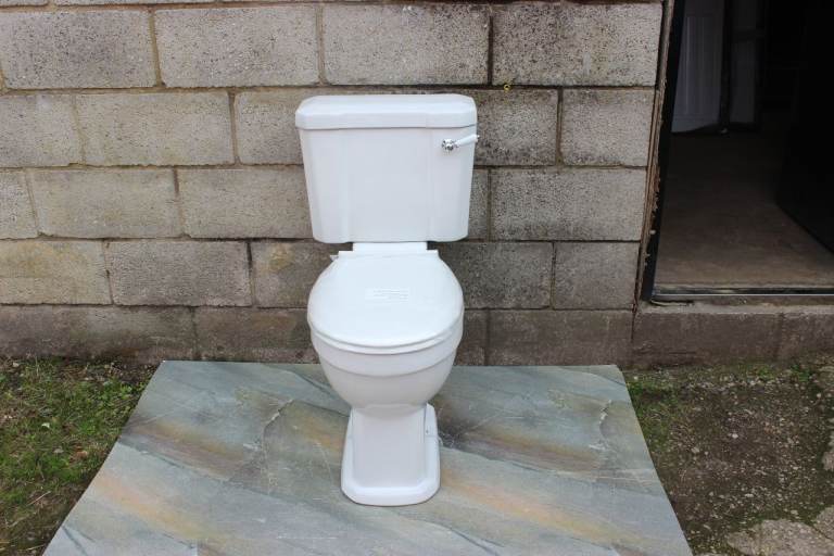 Bayswater Traditional Style Close Coupled Toilet With Soft Close Seat
