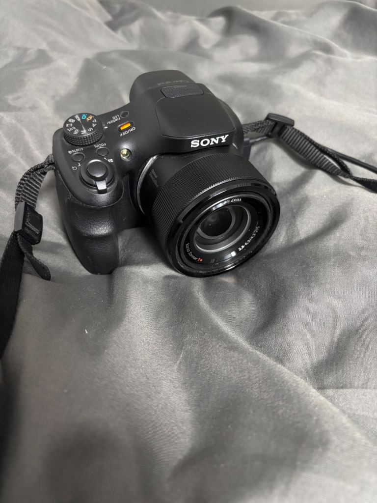 Sony Cyber-shot DSC-HX300 Camera 20.4MP, 50x Zoom, Digital Bridge Black