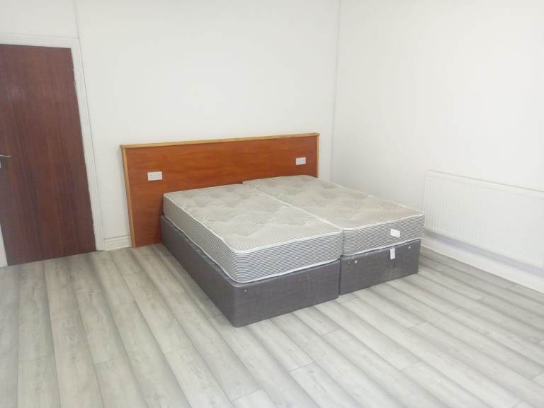 Spacious & Cosy Ensuite Room for Rent in - NG18 1NE