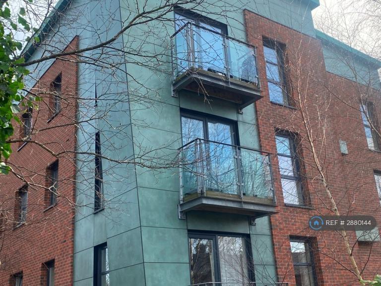 2 bedroom flat in Lower Hall Street, St. Helens, WA10 (2 bed) (#2880144)