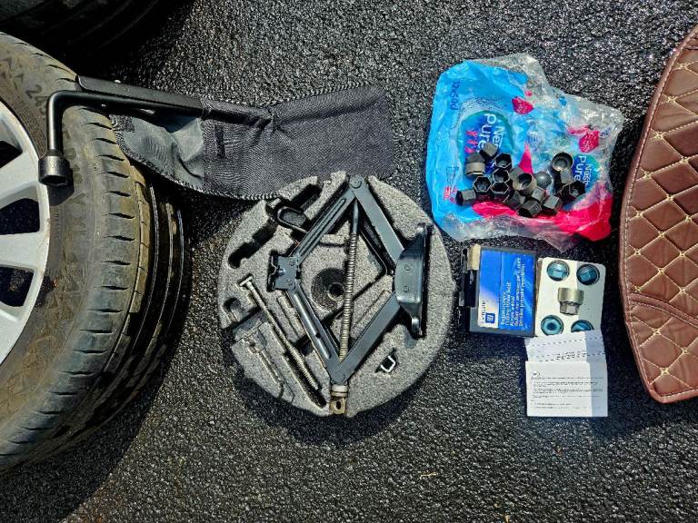 Vauxhall Car Emergency Kit - Jack, Wheel Brace, Locking Key, Wheel Nuts & Security Bolts + car mats