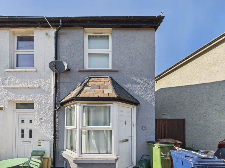 1 bed property for rent in a quite neighborhood