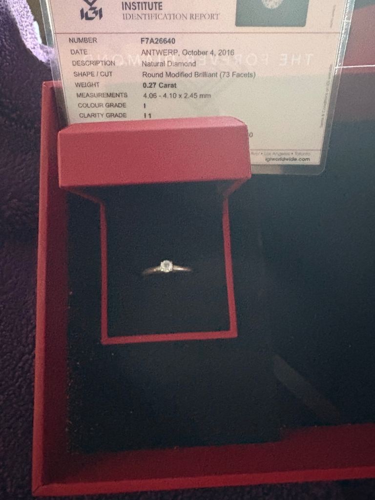 Stunning engagement ring 