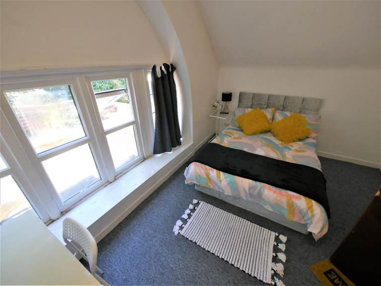 En-suite double room to let in Bournemouth town center. 