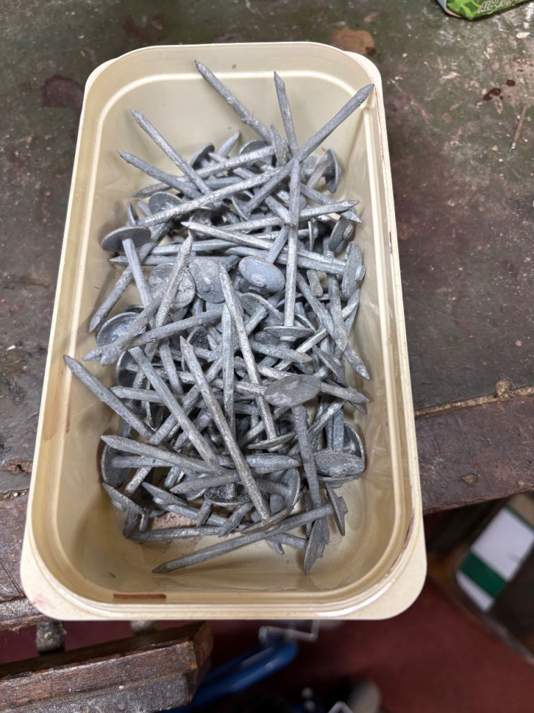Galvanised Roofing  Nails 65mm 80 in quantity 