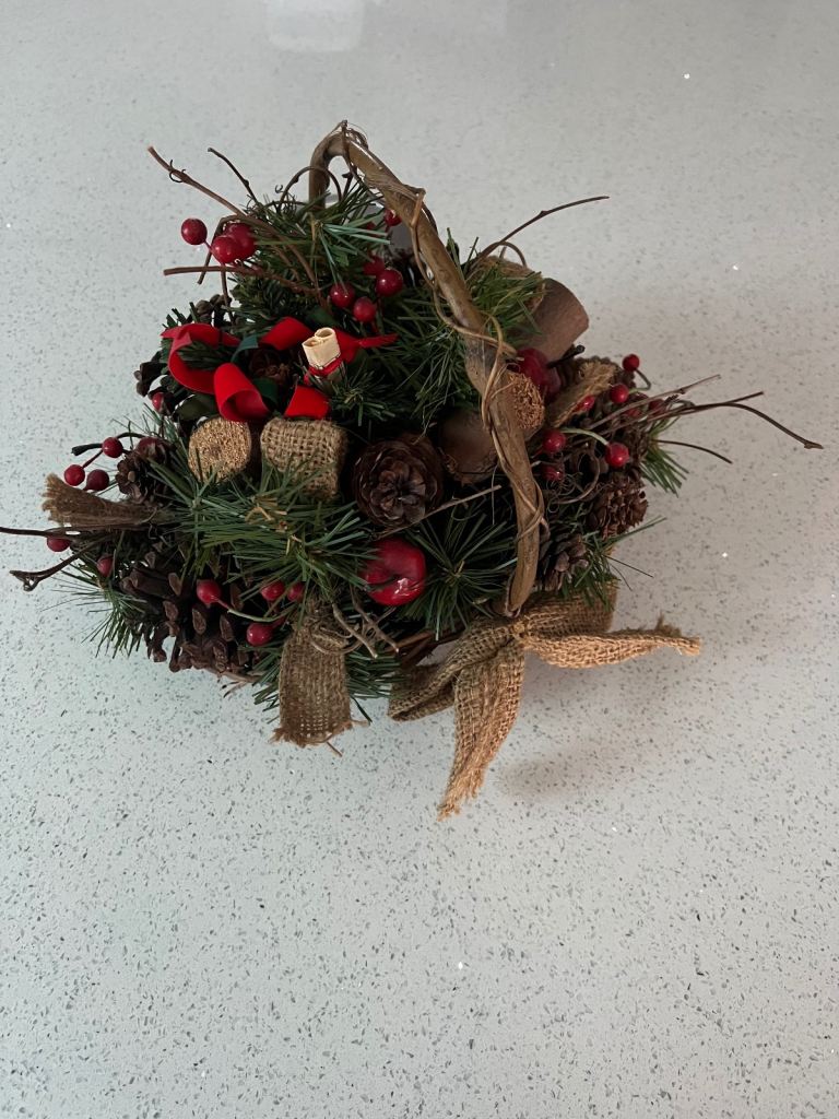  Christmas Basket Decoration (New) Excellent Condition 