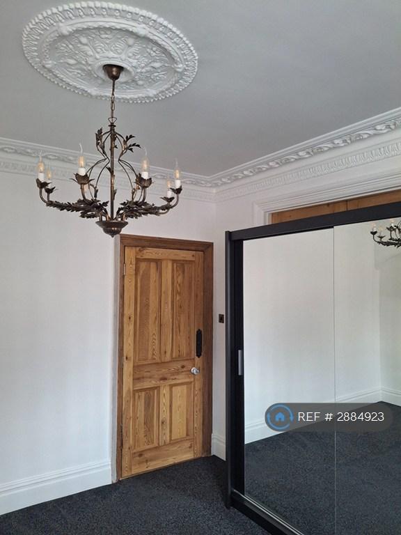 2 bedroom flat in Beresford Road, Reading, RG30 (2 bed) (#2884923)