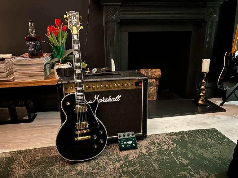 Lead guitarist available