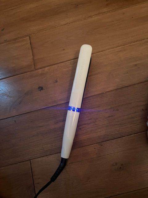 Hair Straightener – White, Good Condition remington