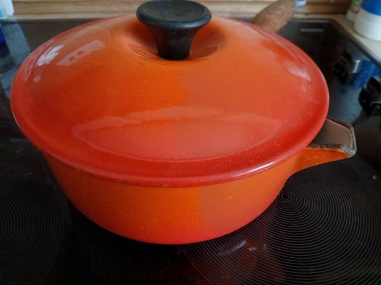 Le Creuset 20cm cast iron saucepan with lid