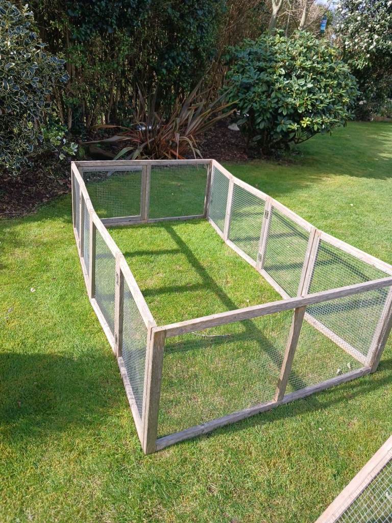 Animal play run/exercise cage - large