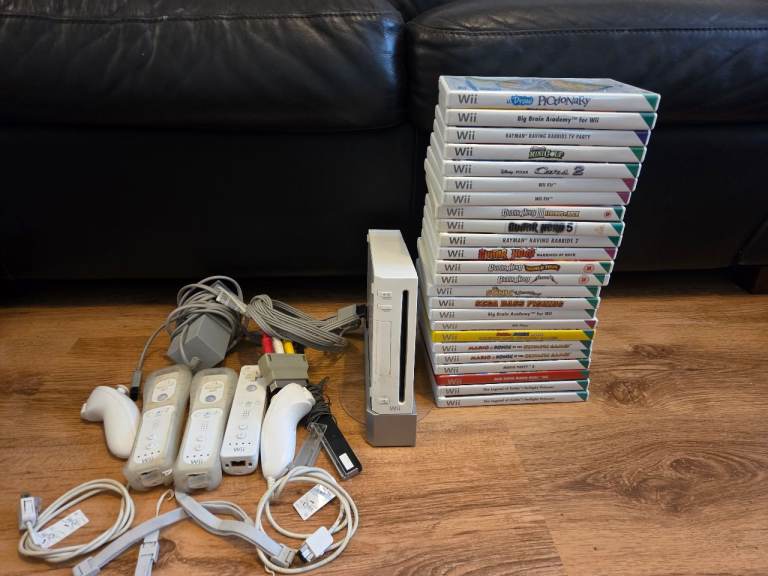 Nintendo Wii Console Bundle with Games and Controllers