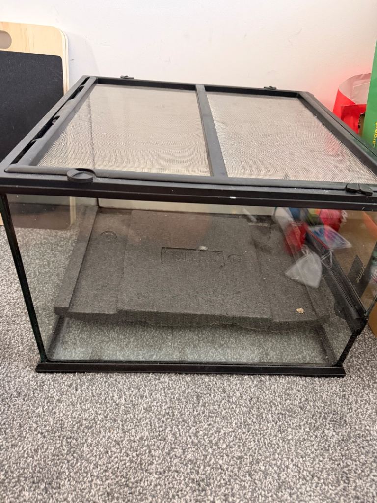 Brand new small vivarium 46x46cm