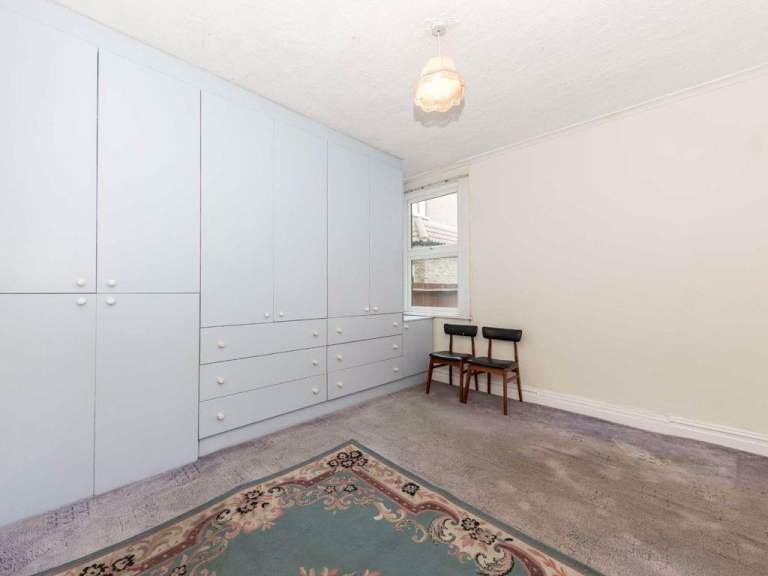 LARGE 6 BED PROPERTY IDEAL FOR COMPANY LETS IN ISLEWORTH