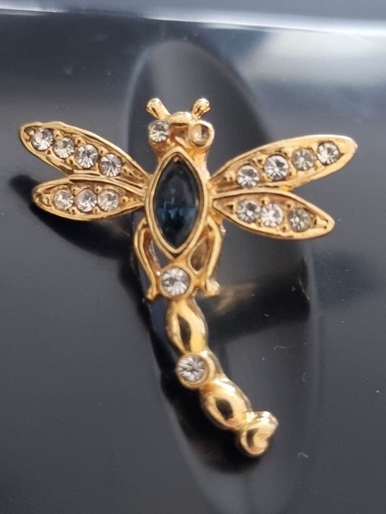 Lovely Gold Coloured Dragonfly Brooch / Tie Pin with Stones