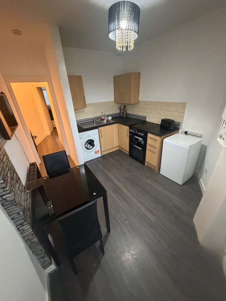 1 Bed Furnished Flat Alexandra Parade 