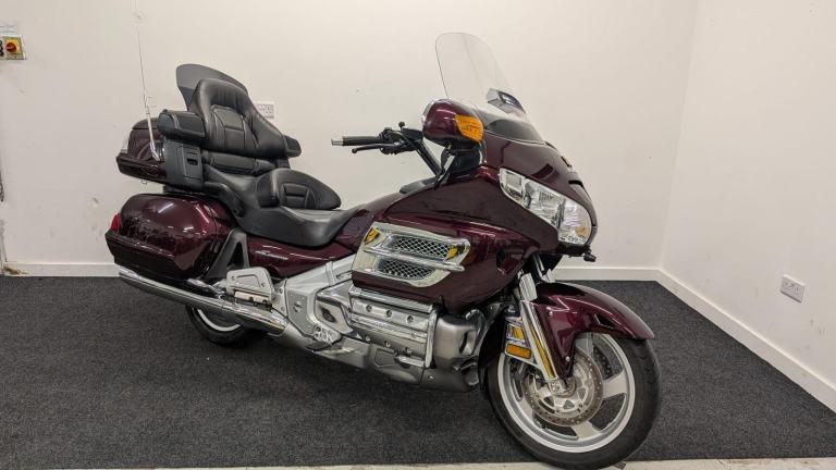 HONDA GL1800 GOLDWING ** AIR SUSPENSION - 12 MONTHS MOT - REVERSE GEAR **