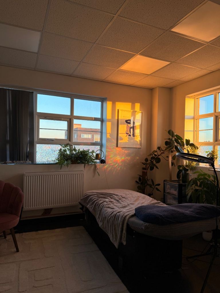 Lash / Beauty Treatment Room to Share – Short Term