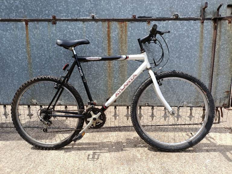 TOWNSEND ATLANTA (BLACK/WHITE) £90 ,26 INCH WHEEL ADULTS BIKE,SHIMANO GEARS V BRAKES 