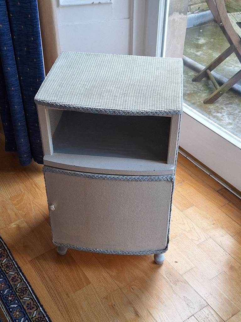 Pretty bedside table 
