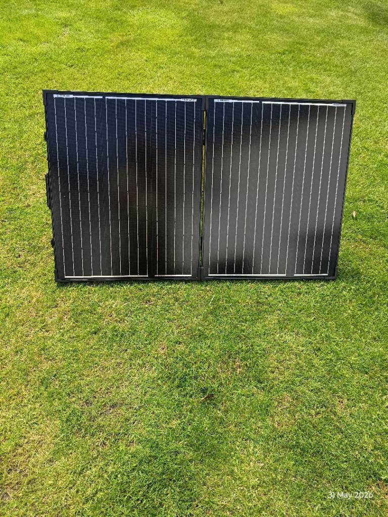 Renogy 100w suitcase folding solar panel