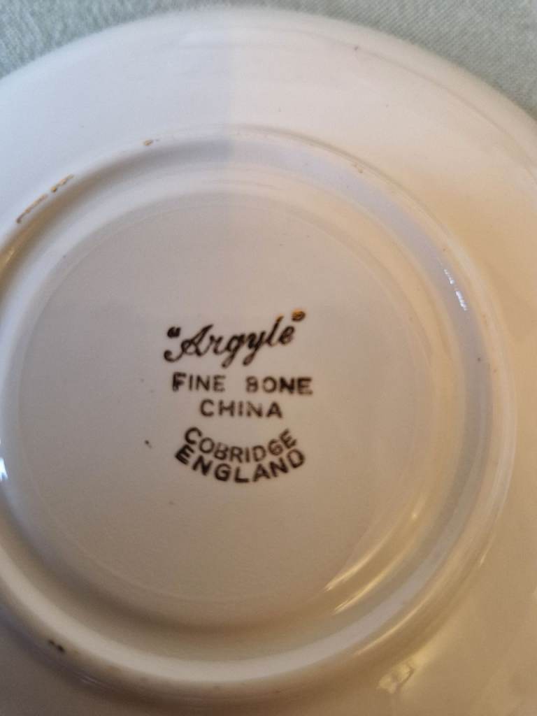 Argyle Fine Bone China Tea Set – White & Gold, Good Condition | in ...